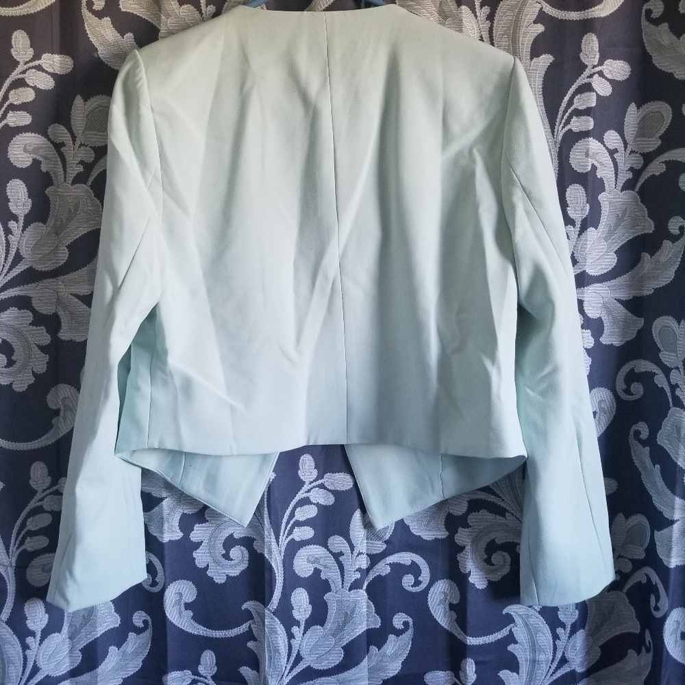 Blazer - Picture 3 of 4